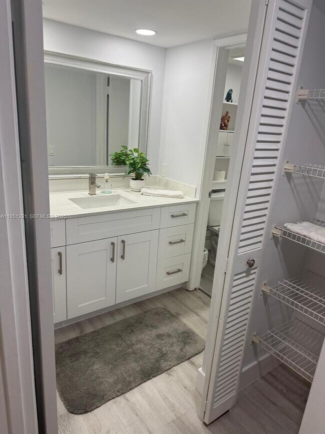 Building Photo - 1102 Bahama Bend