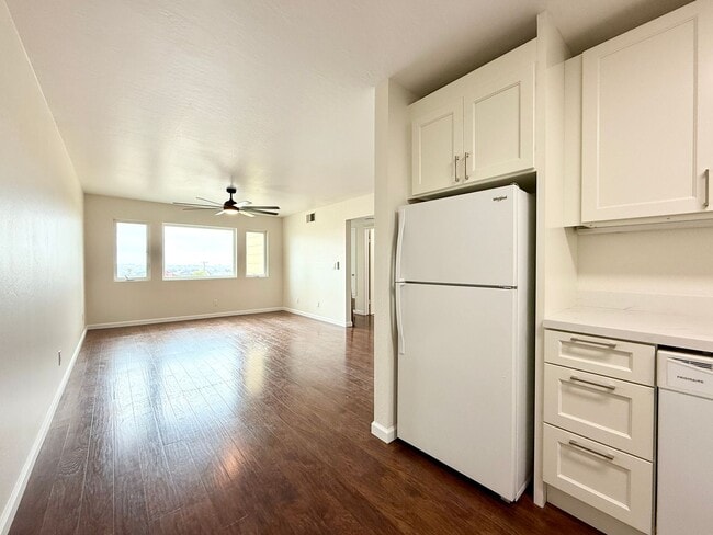 Building Photo - 670 Hillside Blvd