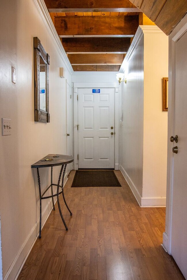 Building Photo - Lovely, quiet neighborhood off North Upper Truckee in S. Lake Tahoe