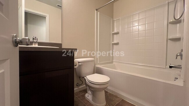 Building Photo - 1016 S View Dr