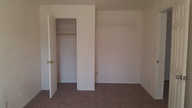 Building Photo - 908 E Main St