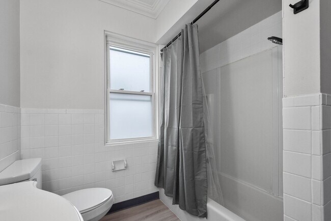 Building Photo - Stunning 4 Bedroom home in Carrick available May 15!