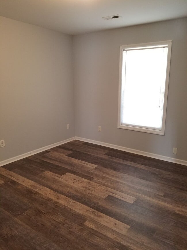 Building Photo - Cute Apartment for Rent in Benson, NC!
