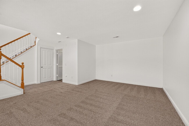 Building Photo - Beautiful 3 Bed Townhome In the Heart Of Village Of West Clay!