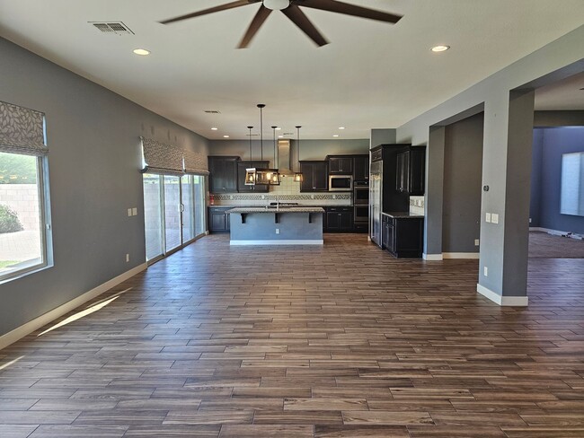 Building Photo - Spacious 4584 sq ft Home in Adora Trails!