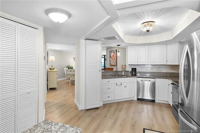 Building Photo - 9500 S Ocean Dr