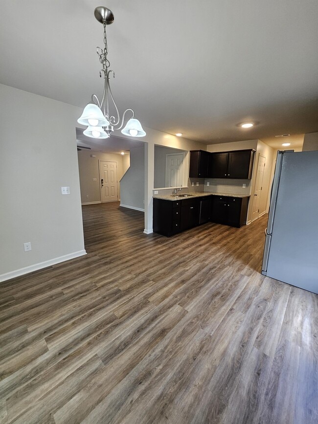 Building Photo - 109 Avalor Dr