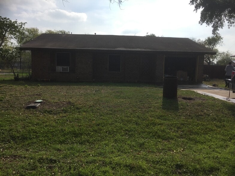 Building Photo - 604 Alexander