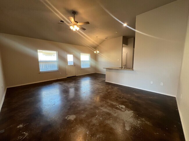 Building Photo - Luxury 3/2 Duplex in Seguin, Texas