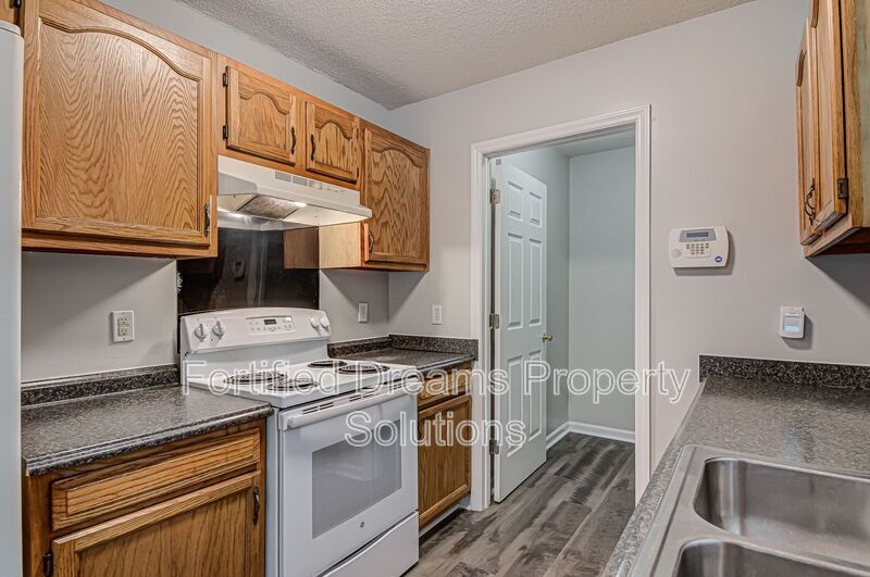 Building Photo - 1904 Blair-Khazan Dr