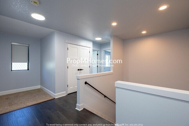 Building Photo - 11774 SE Lincoln Heights St