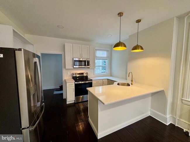 Building Photo - 41 W 5th St