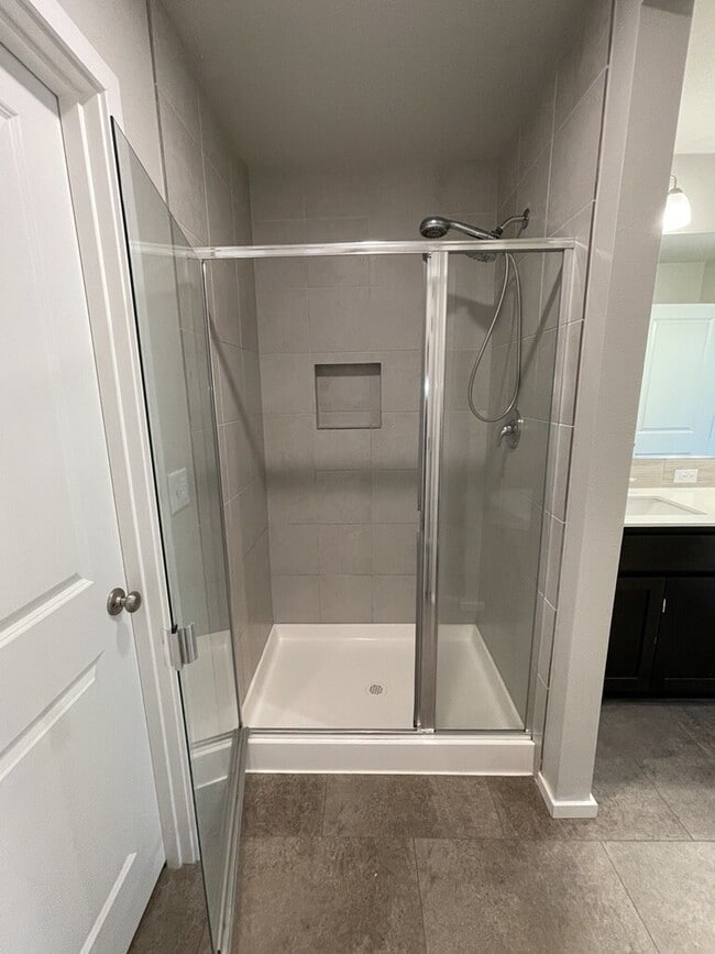 Building Photo - 3 Bedroom / 2.5 Bathroom Townhome - Near Bethany & PCC