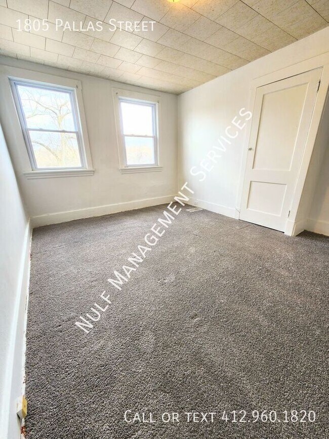 Building Photo - 1805 Pallas St