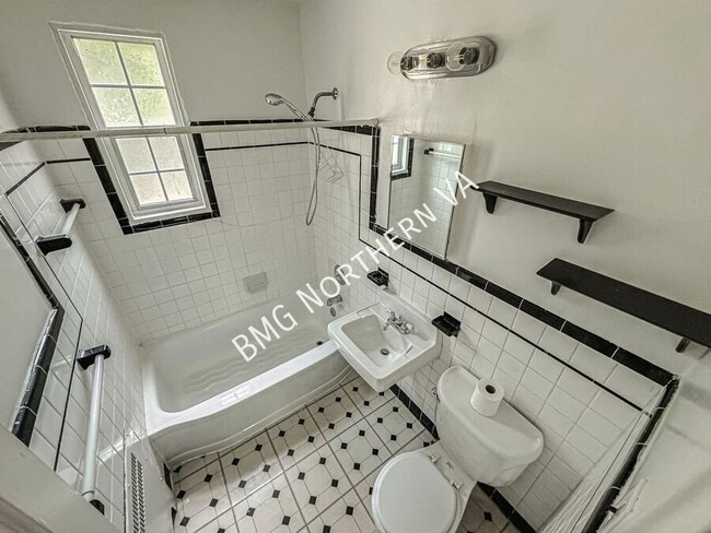 Building Photo - 214 N George Mason Dr