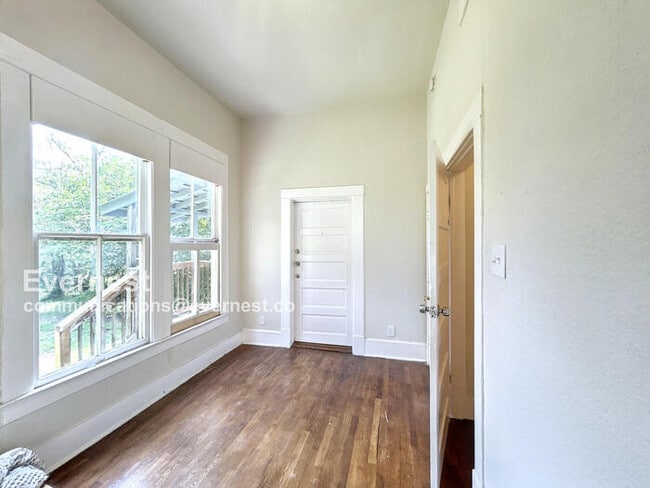 Building Photo - 410 E Carson St