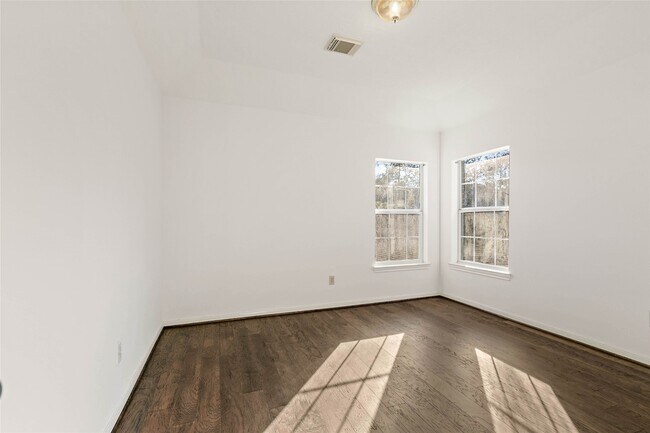 Building Photo - 3 Bough Leaf Pl