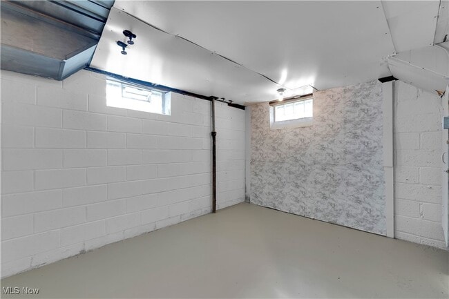 Building Photo - 25730 Shoreview Ave