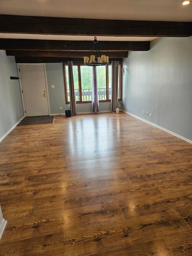 Building Photo - 6660 Wood River Dr
