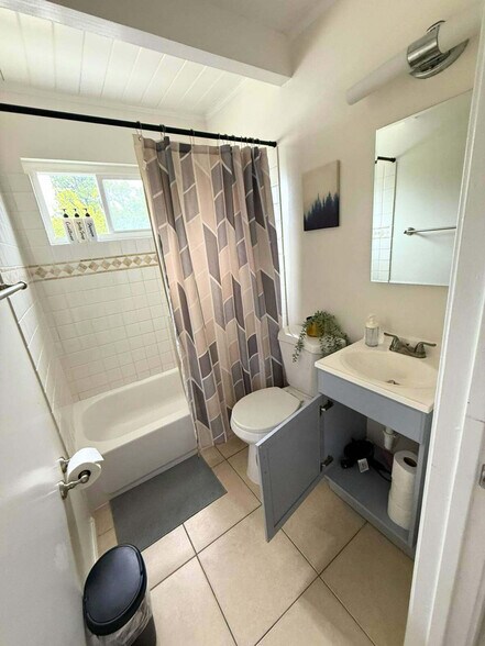 Building Photo - 2312 Bonar St