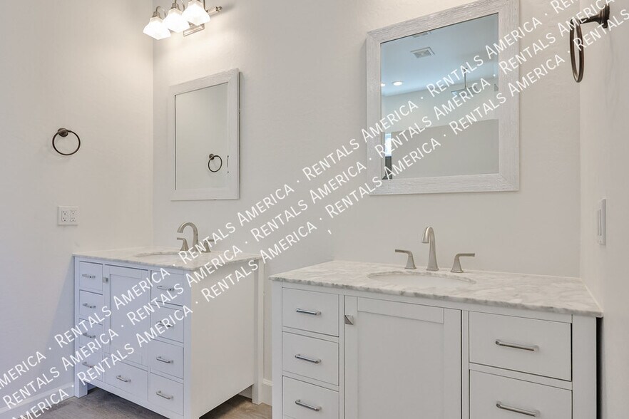 Building Photo - 10320 W Cashman Dr