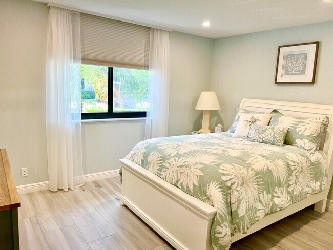 Building Photo - 1556 S Ocean Ln