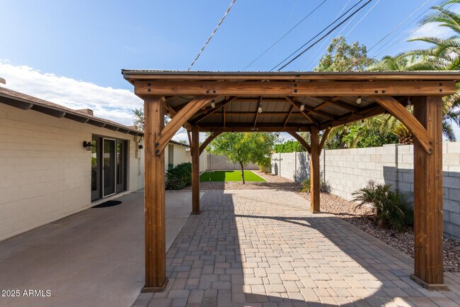 Building Photo - 8730 E Terrace Dr