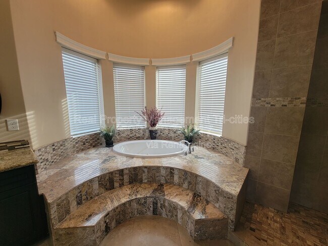 Building Photo - 2348 W 49th Ave