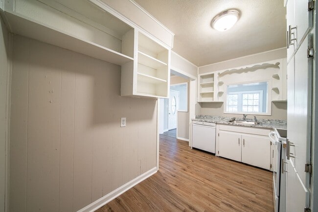 Building Photo - Beautifully Updated Corner Lot Home!