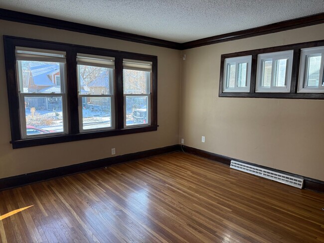 Building Photo - Cozy 2 Bedroom + Loft Home - Available Ear...