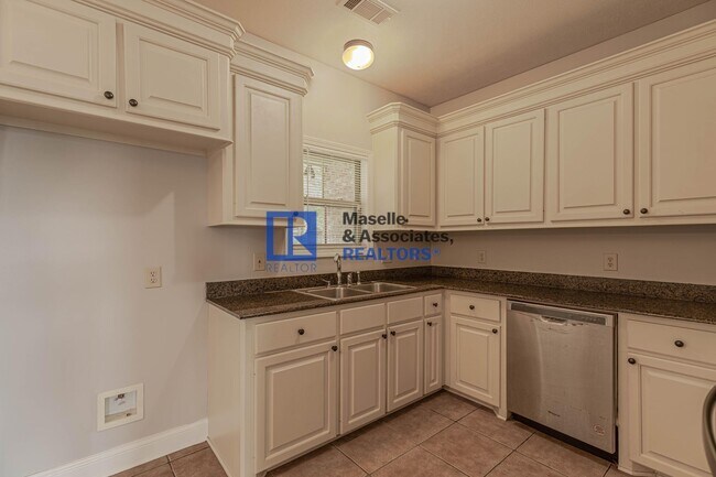 Building Photo - 3 Bed/2 Bath Home in Pearl in Silver Ridge