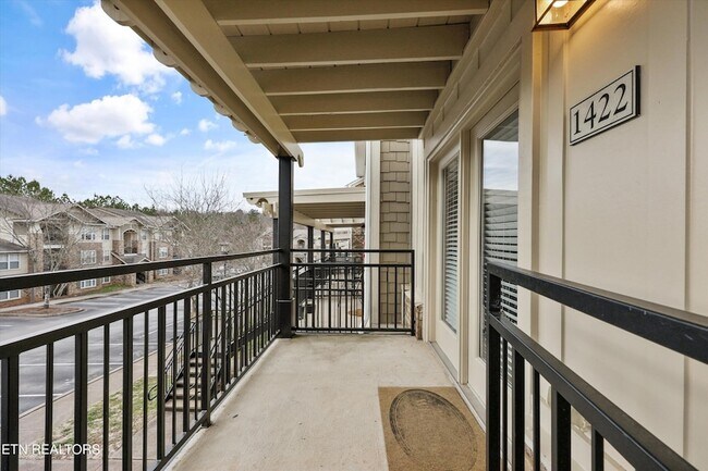Building Photo - 1121 Tree Top Way