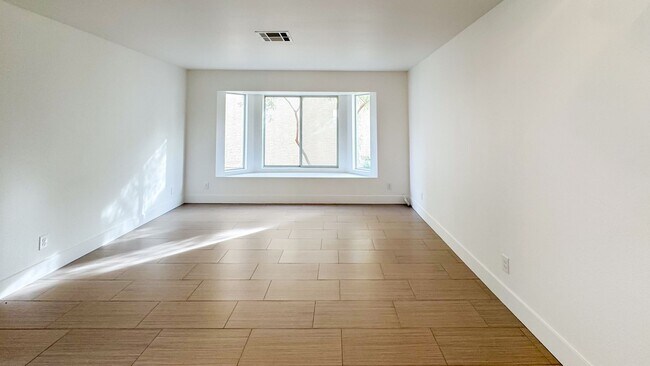 Building Photo - 3-Bed, 2.5-Bath Summerlin Home with Modern...