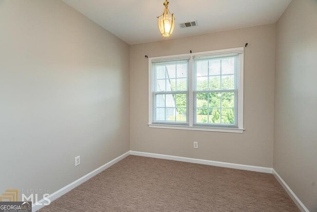 Building Photo - 225 Heritage Lake Dr