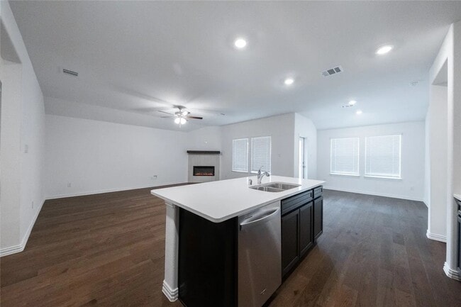 Building Photo - 5509 Candlewood Dr