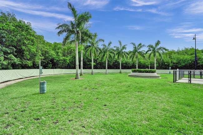 Building Photo - 700 E Boynton Beach Blvd
