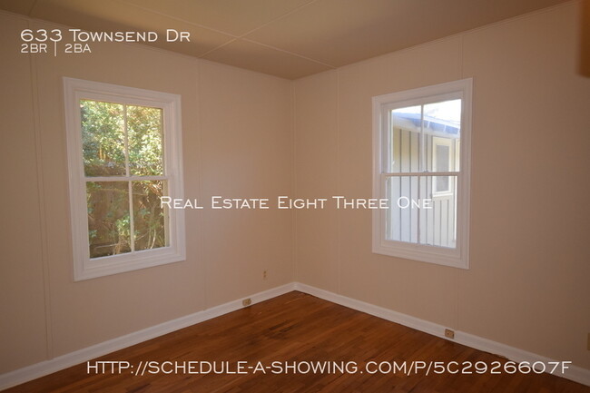 Building Photo - Aptos 2 BD/1.5 BA Close To Hidden Beach