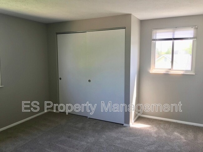 Building Photo - 6516 Zionsville Rd