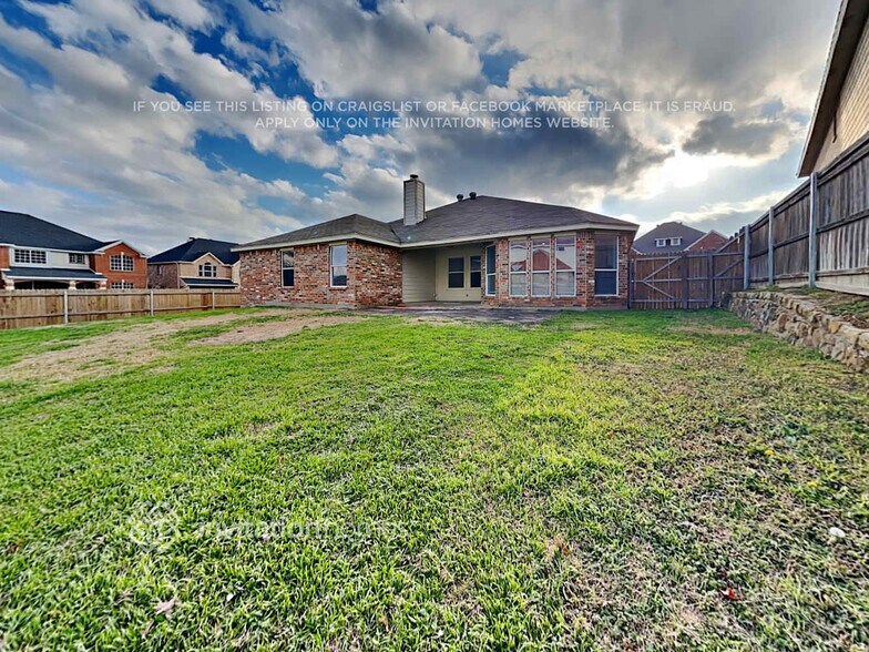 Building Photo - 1000 Fox Willow Ct