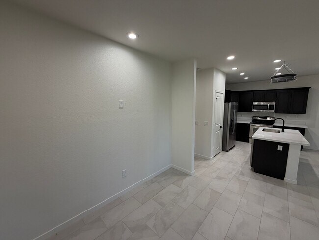Building Photo - Beautifully Remodeled North Peoria Home 3 Bedroom 2 Bath Plus Office