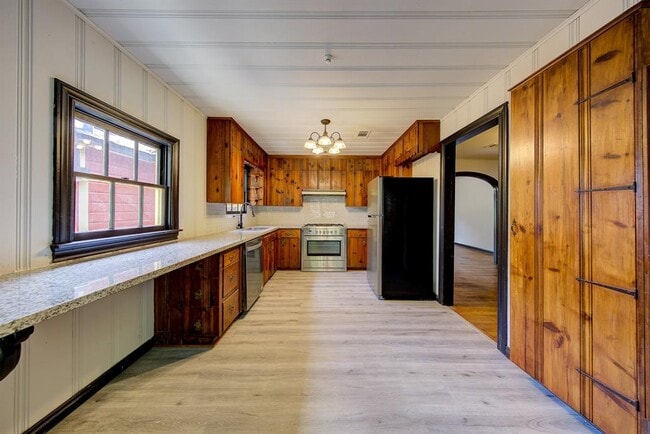 Building Photo - 5233 Brinkman St