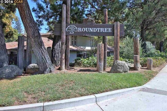 Building Photo - 5420 Roundtree Ct