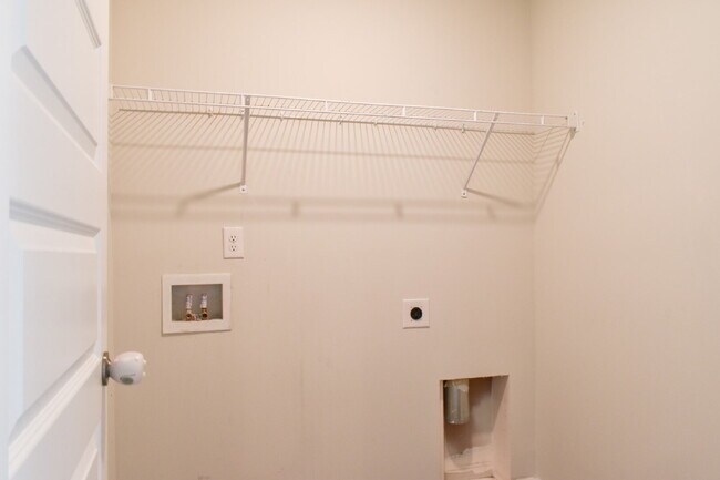 Building Photo - Coastal Living at its finest