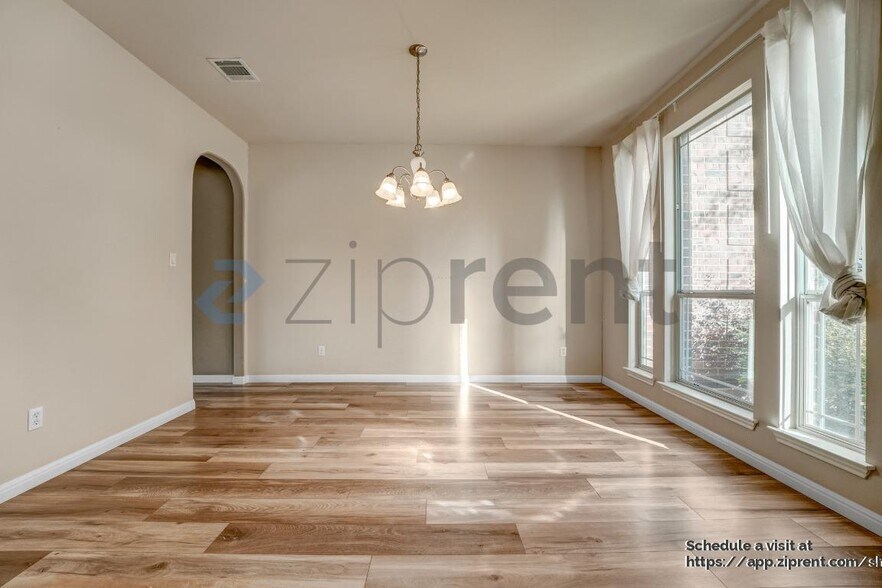 Building Photo - 706 Green Vista Ct