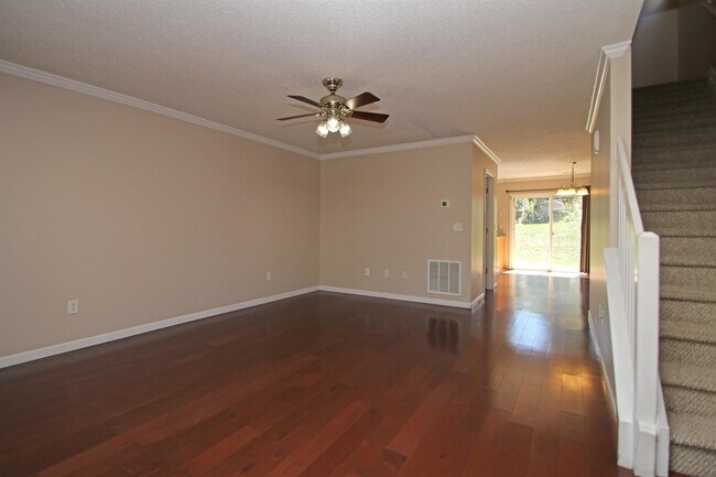 Building Photo - 760 Camelot Ln