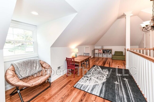 Building Photo - 3061 N Oakland St