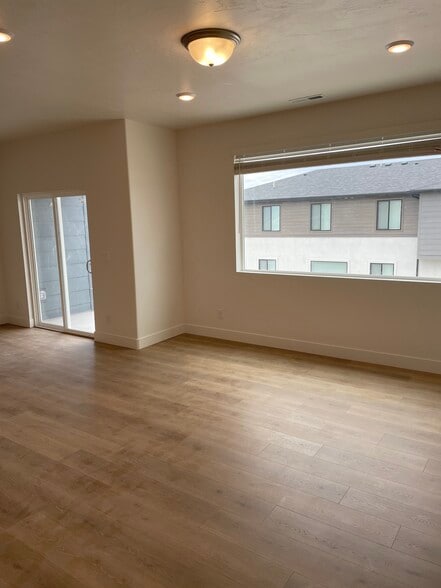 Building Photo - 551 S 1020 W