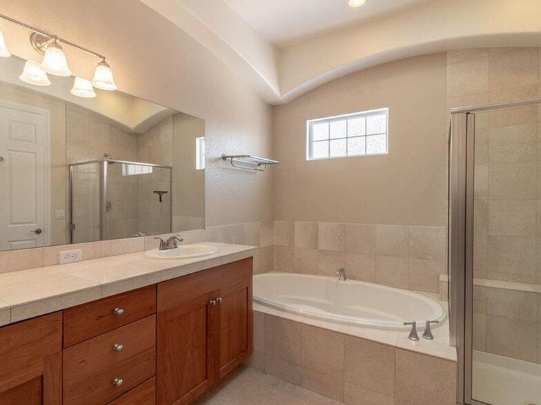 Building Photo - 40 Madison St