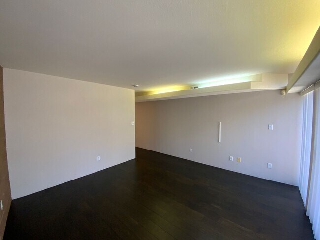 Building Photo - 3 Bedroom Townhome Available Near Eubank Blvd NE & Montgomery Blvd NE!