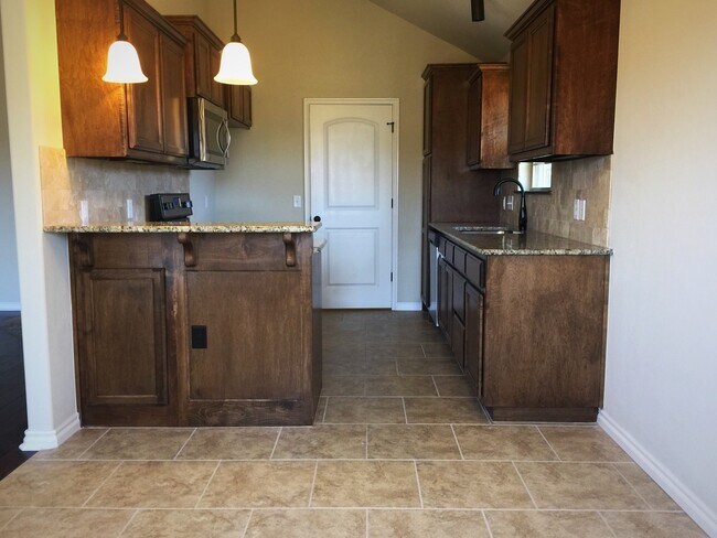 Building Photo - 3 Bed/2 Bath Home in The Grove-Community P...
